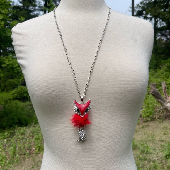 NWT Red FOX Swinging tail 30” Necklace Bling - Picture 3 of 3